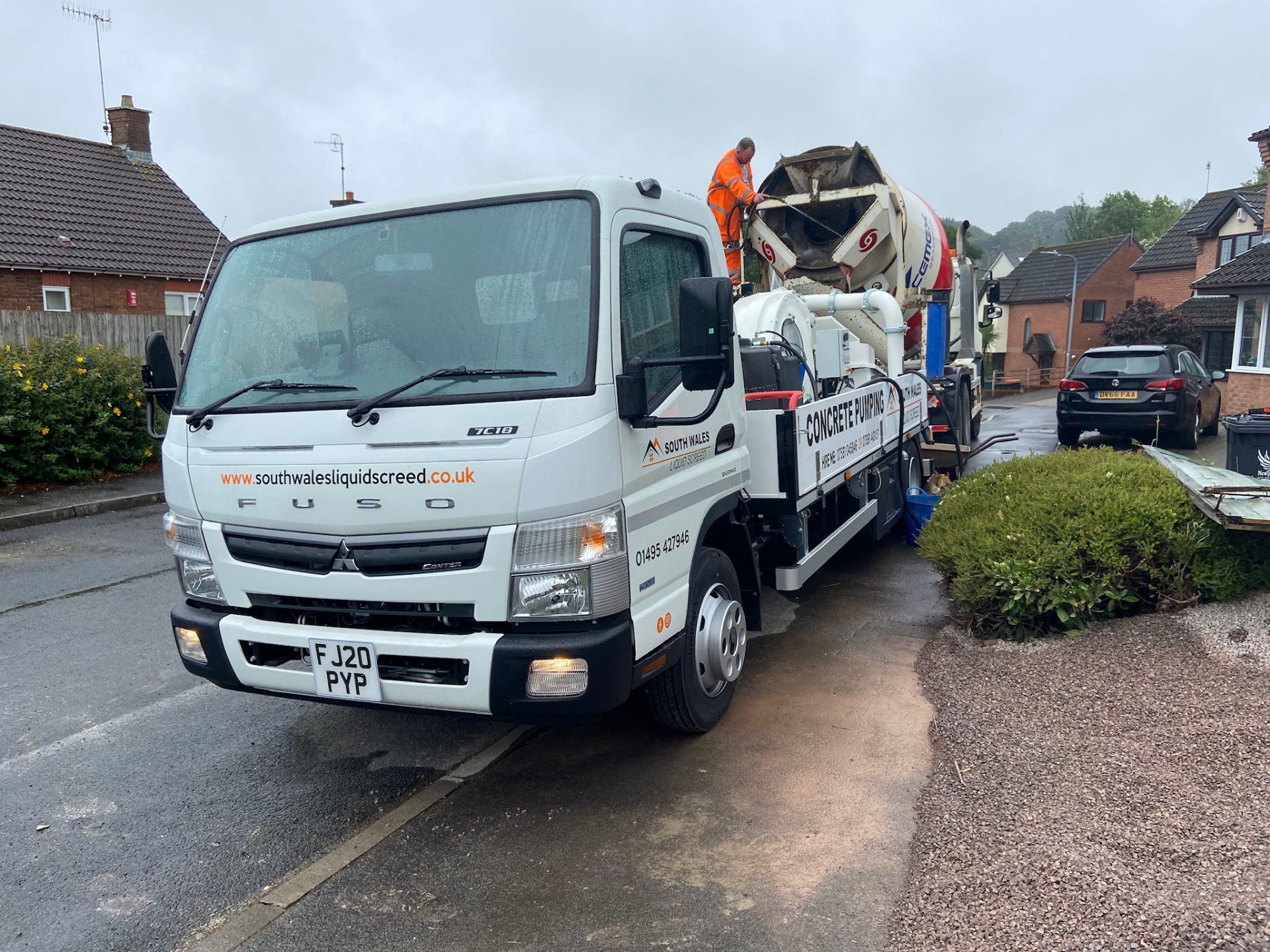 Self-levelling liquid screed poured around blockwork piers
