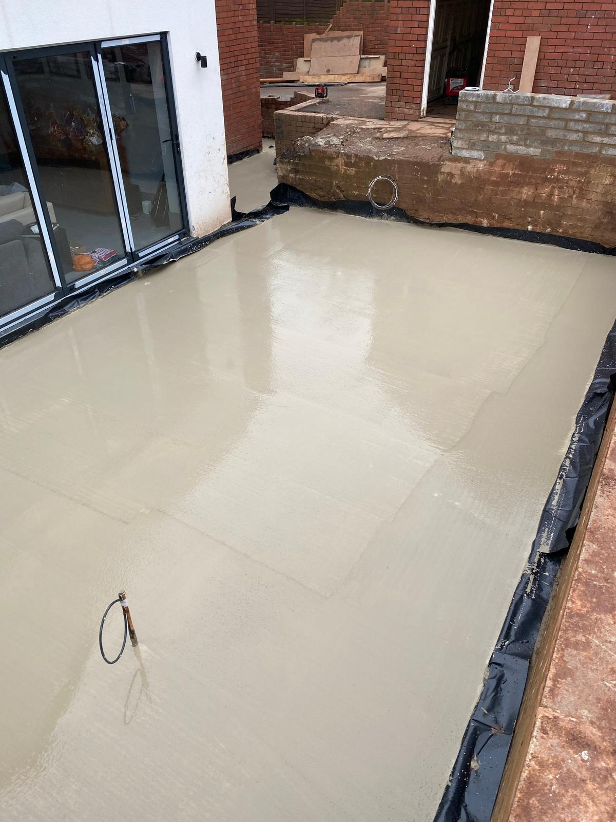 Liquid screed pour to bi-fold door threshold with DPM upstand