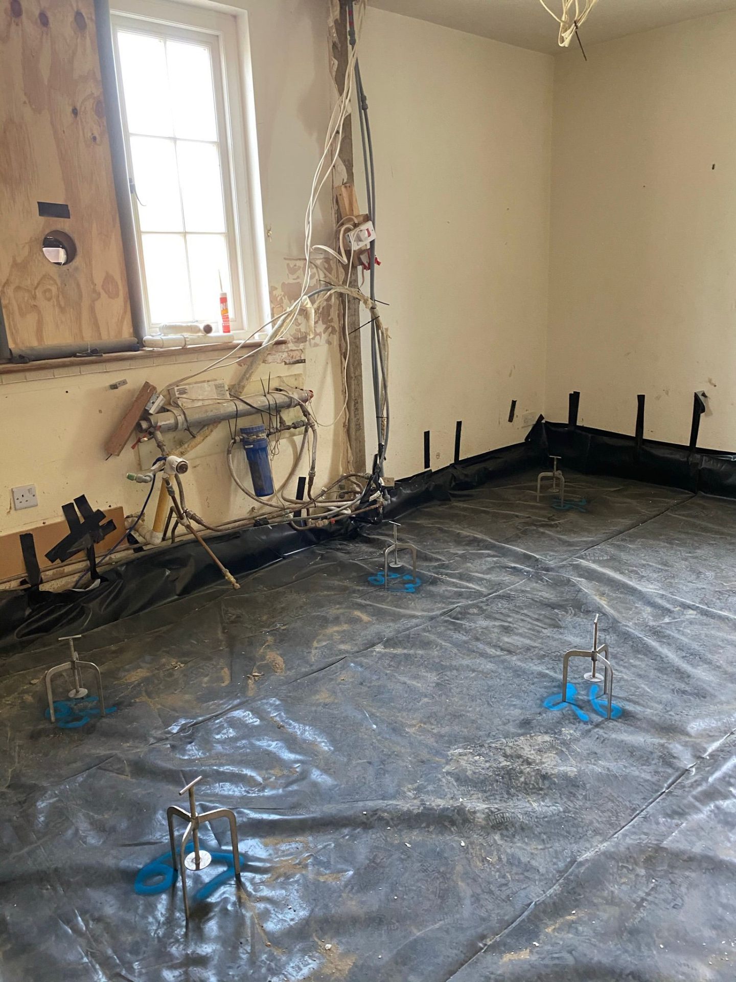 Black DPM taped along perimeter ready for pump pour