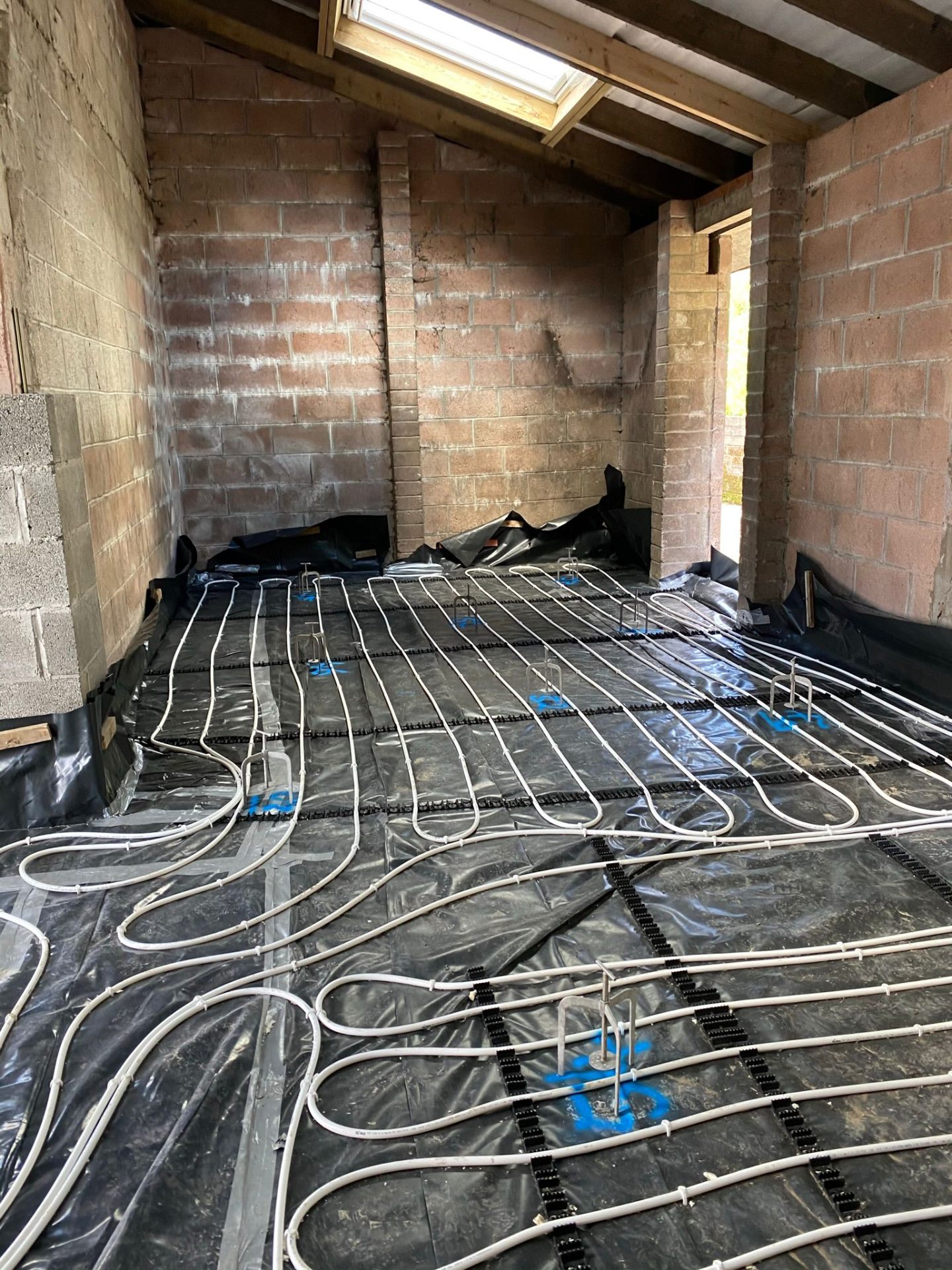 Wet UFH circuit pressure tested and ready for liquid screed