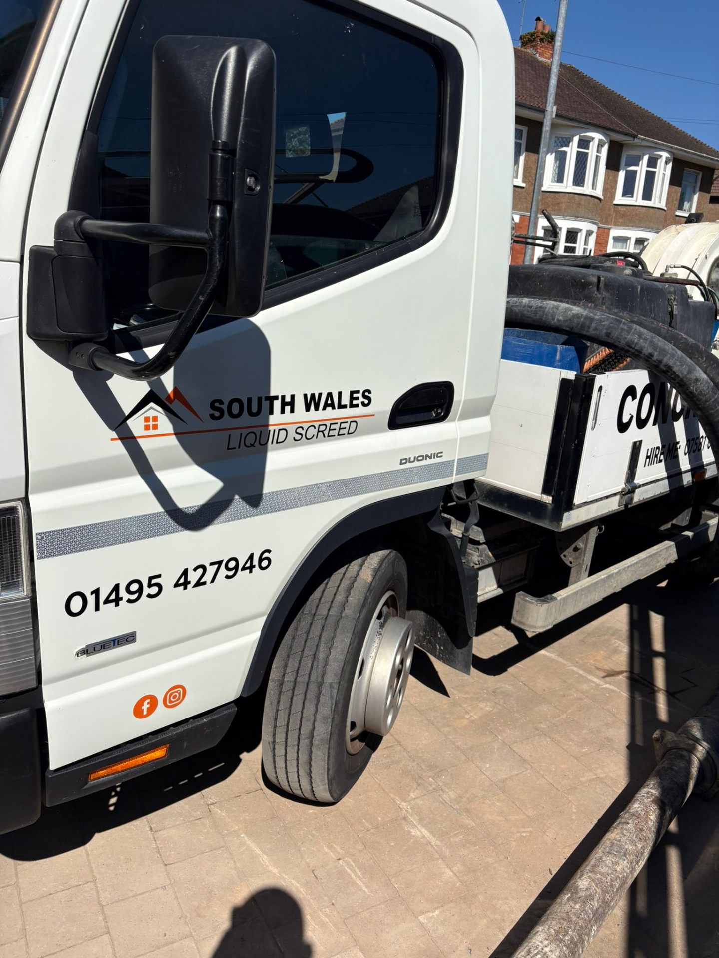 Pump hopper loading from CEMEX ready-mix wagon